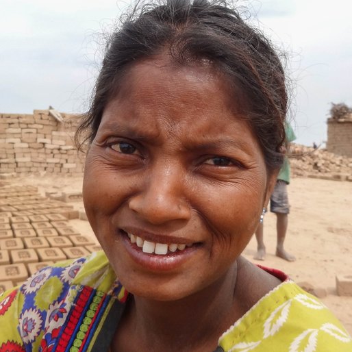 Rena Devi is a Works at a brick kiln from Daulatpur, Masaurhi, Patna, Bihar