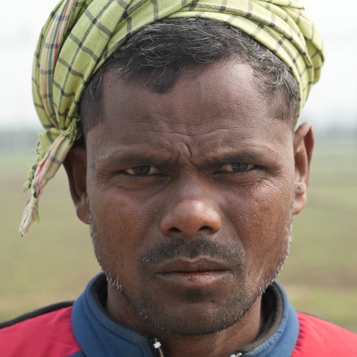 Rajniki Manjhi is a Works at a brick kiln from Sikandra, Belchhi, Patna, Bihar