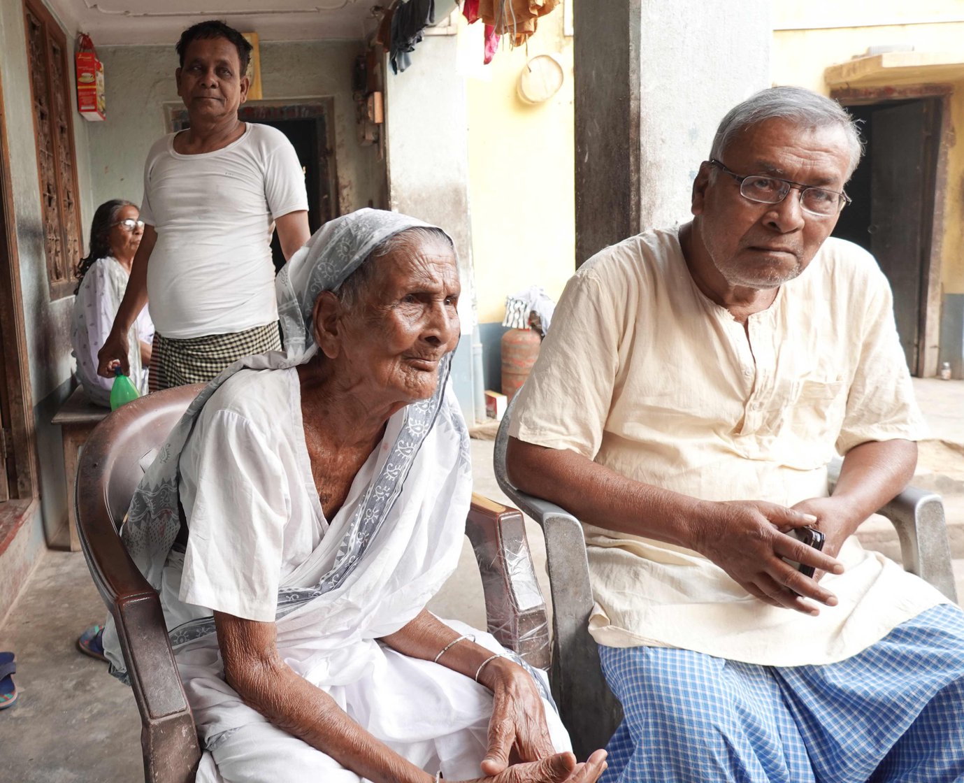 Bhabani’s age is somewhere between 101 and 104. Here she is with her son Shyam Sundar Mahato who is in his 70s
