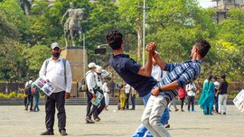गेटवे ऑफ इंडियाचे मावळते फोटोग्राफर