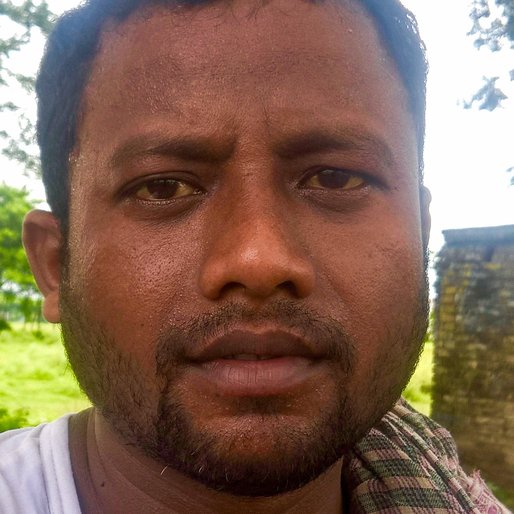 SUNIL TUDU is a Labourer from Balindi, Haringhata, Nadia, West Bengal