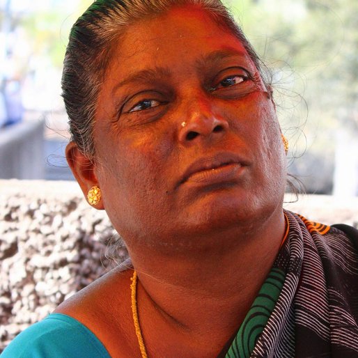 Chitra is a Flower seller from St. Thomas Mount (town), St. Thomas Mount, Chengalpattu, Tamil Nadu