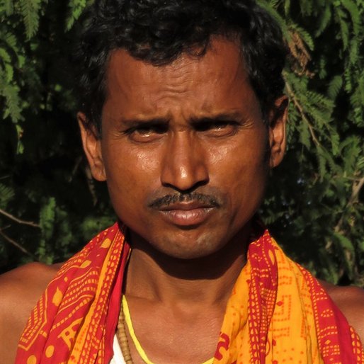 Renu Kotiah is a Traditional healer from Bawadi (hamlet), Abhujhmad (Orchha), Narayanpur, Chhattisgarh