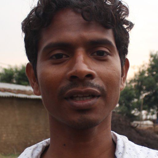 Kunwar Bankira is a Van driver from Bankirasai, Khuntpani, Pashchimi Singhbhum, Jharkhand