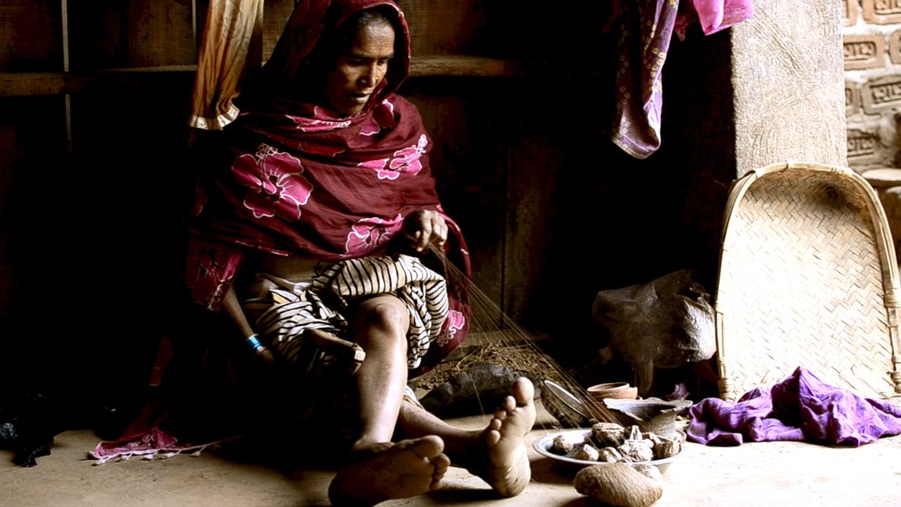 Bibi Asmeen earns Rs. 30 for seven hours of yarn work