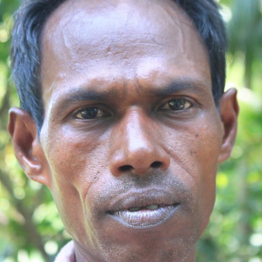 Kamal Das is a Barber from Baganda, Shyampur-I, Howrah, West Bengal
