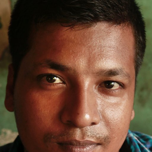 Mossdek Hossain is a Hotel cashier from Umarpur, Raghunathganj-I, Murshidabad, West Bengal