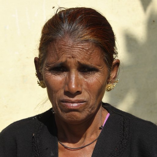 Sadhna Zari is a Mid-day meal worker from Ganeshnagar (colony), Daskroi, Ahmedabad, Gujarat