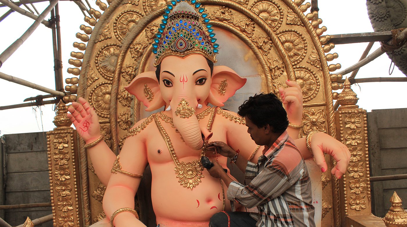 bengal-meets-baroda-to-sculpt-ganpati-idols