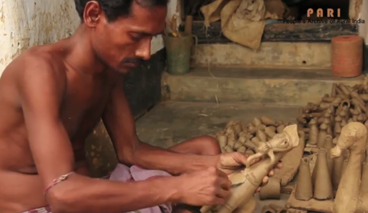 A 3rd generation potter, Buddhadeb Kumbhakar, from Panchmura village of Bankura district in West Bengal, talks about his work and life. The potters in this region are famous for their red terracota horses.